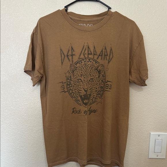 Brown Def Leppard Graphic T-Shirt - Picture 1 of 2
